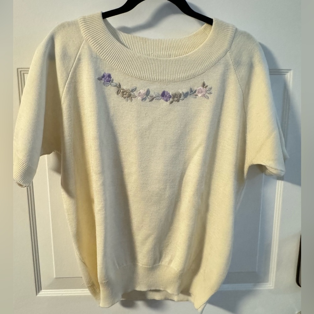 Vintage Embroidered Floral Accent Jantzen Wool Cream Grandma Sweater Grannycore